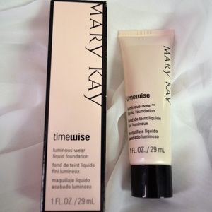 MARY KAY Timewise Luminous-wear Liquid Foundation